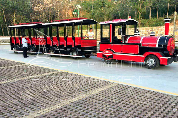 Viaggi in treno nel centro commerciale