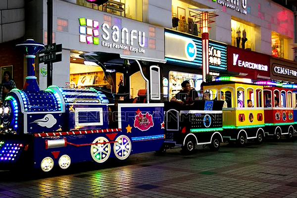 Passeios de trem sem trilhas da Thomas Electric