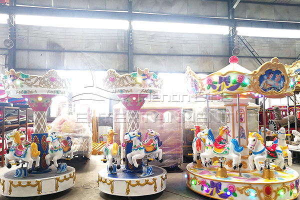 Ibinebenta ang Vintage Small Carousel Horse Rides