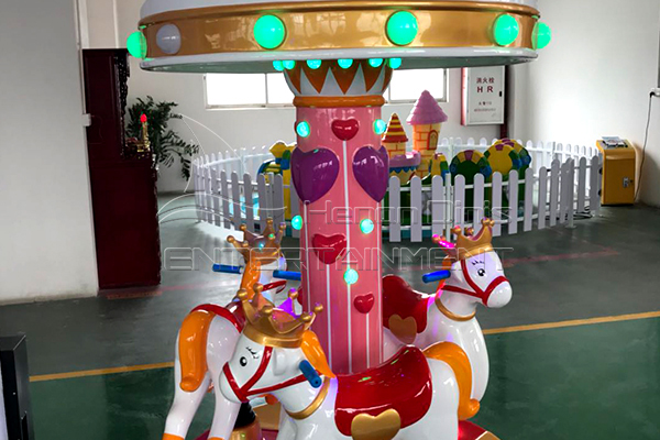 Carnival Carousel ụmụaka na-arụ ọrụ ego