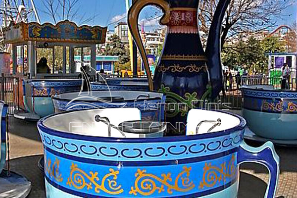 Pagsakay sa Coffe Cup sa Children's Amusement Park