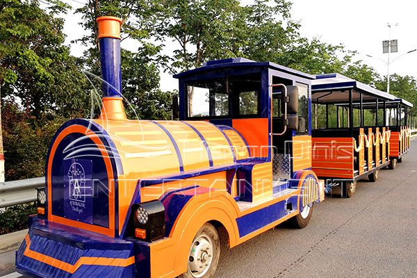 Dieselový bezkolejový vlak na karneval