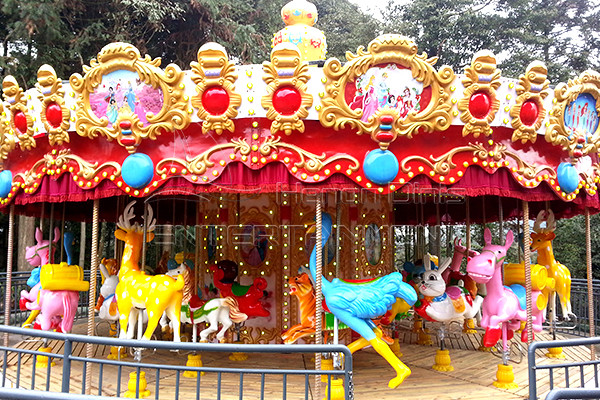 Historia del animal del carrusel de 36 caballos al aire libre