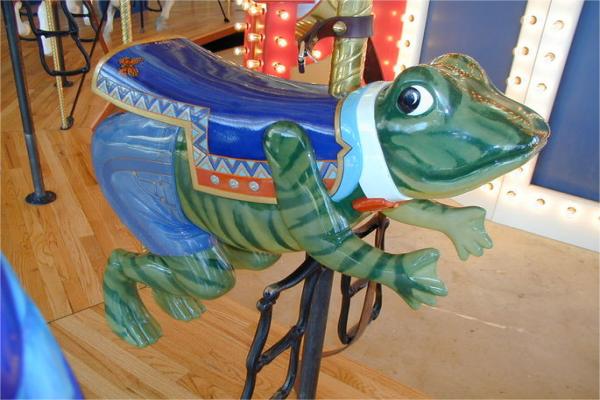 Pagsakay sa Green Frog Carousel(1)