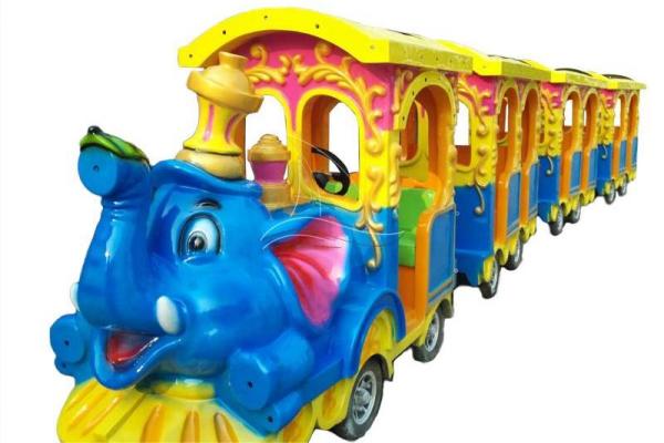 Wala'y Track nga Elephant Train Rides para sa mga Hamtong ug Bata