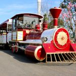 Tren público al aire libre sin rieles