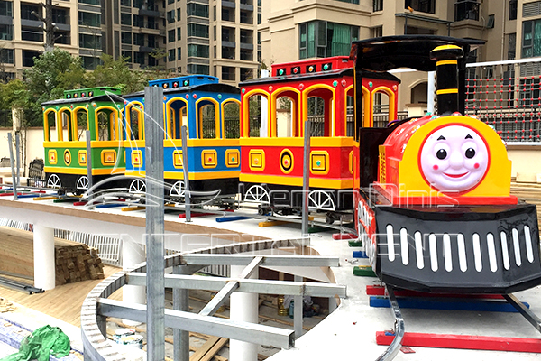 Kiddie Carnival rijdt op Thomas Train in Australië
