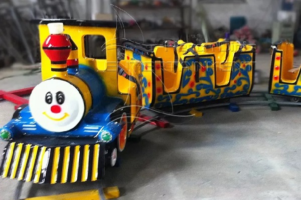 Passeios de trem de Thomas com design inovador