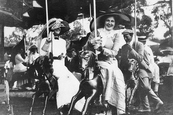 Sejarah Menunggang Kuda Karusel