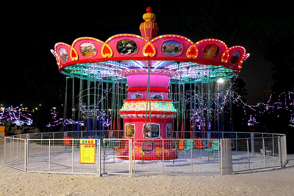 Family-friendly Chain Swing Ride by Beach