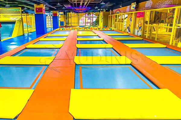 Luncat bébas sarena tina Indoor Trampoline Park