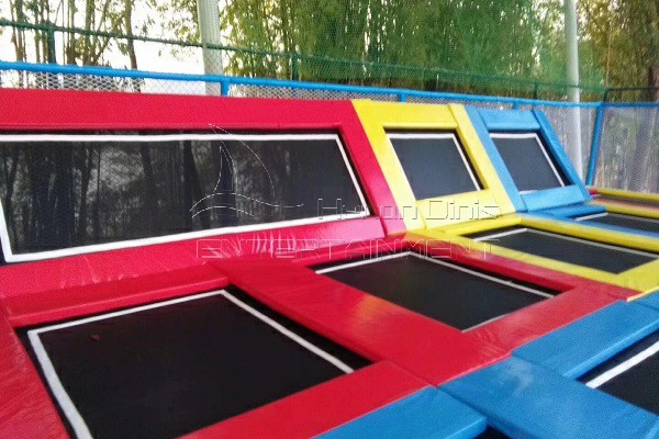 Zòn Trampoline Deyò nan Park