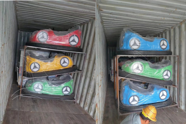 Støtfangerbiler for voksne sendt til Liberia