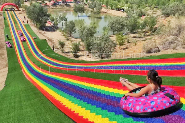 Подходяща за семейства увеселителна пързалка Rainbow Slide за продажба